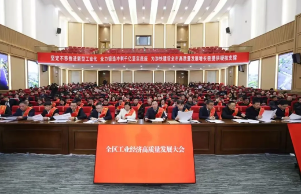 邯鄲市魏縣開發(fā)區(qū)領(lǐng)導(dǎo)蒞臨中天威爾環(huán)保科技有限公司參觀指導(dǎo)插圖1陶瓷催化濾管,陶瓷纖維濾管,玻璃窯爐,陶瓷一體化,塵硝一體化